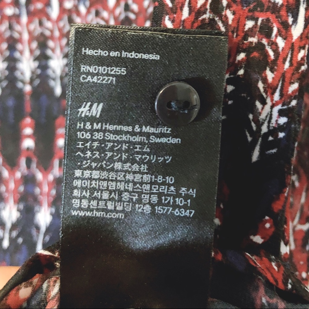 H&M | Sleeveless Button-Up Top - Picture 6 of 6